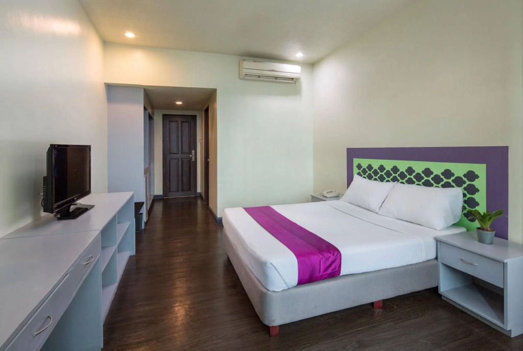 V Hotel