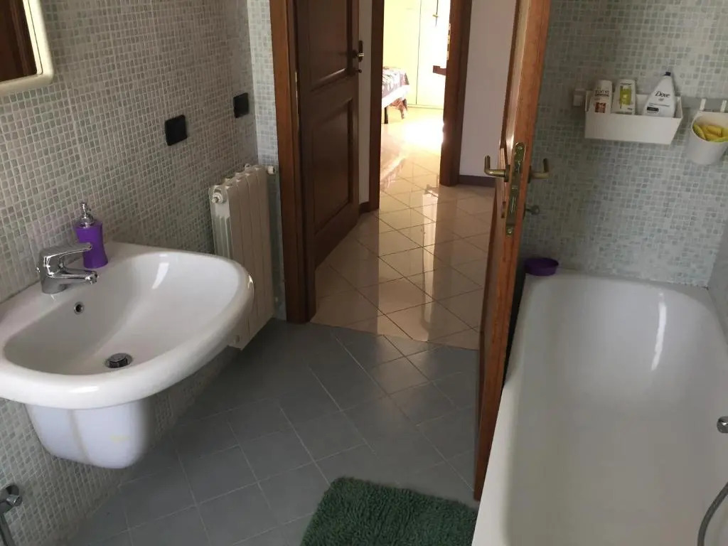 Via Acquedotto N. 66, Condominio "Le Piramidi"