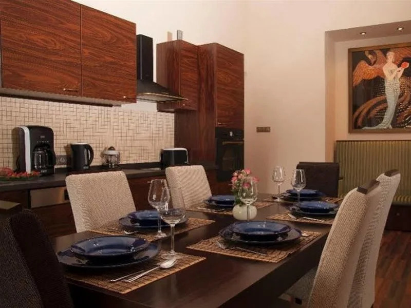 Osiris Apartments