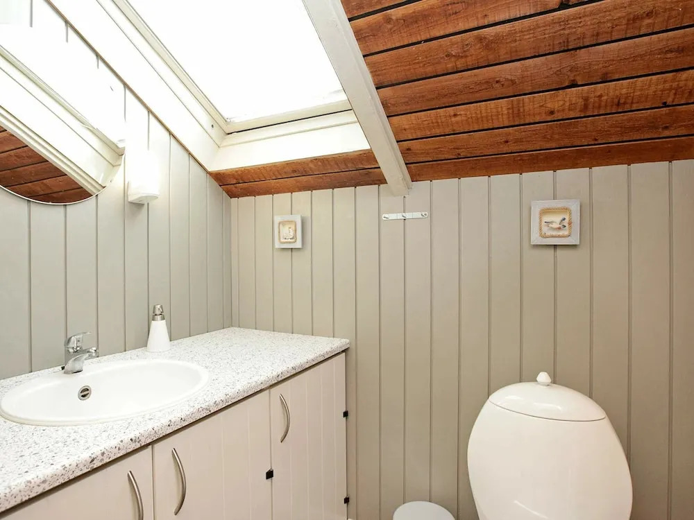 Peaceful Holiday Home in Humble With Beach