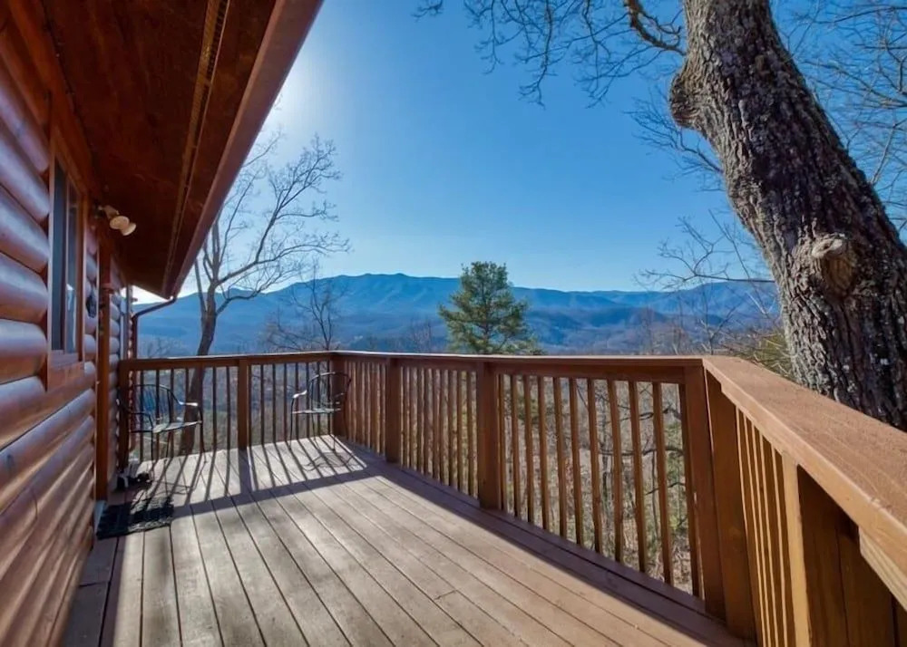Black Bear Lookout 2 Bedroom Home by Redawning