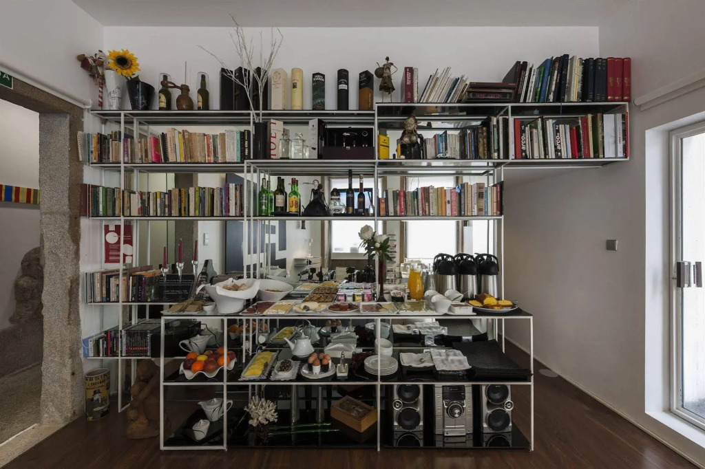 Cosme Apartments by Olala Homes