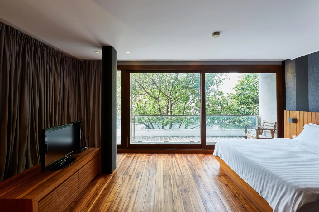 LUXX Langsuan Hotel - SHA Plus