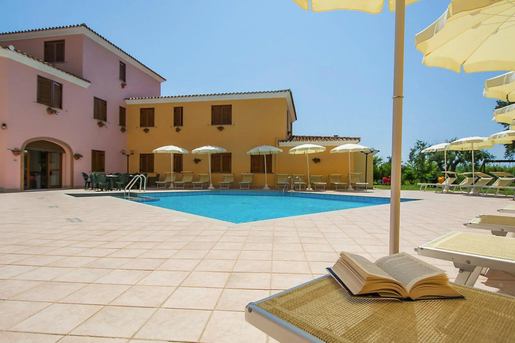 Flat close to stores in Sos Alinos