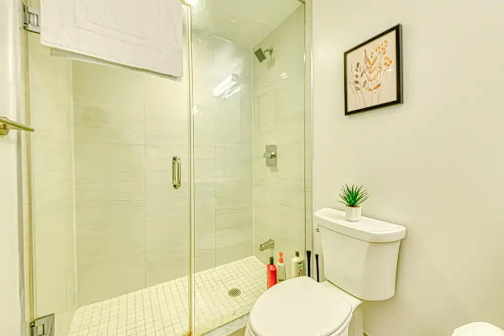 Dundas East Hotel & Suites Toronto