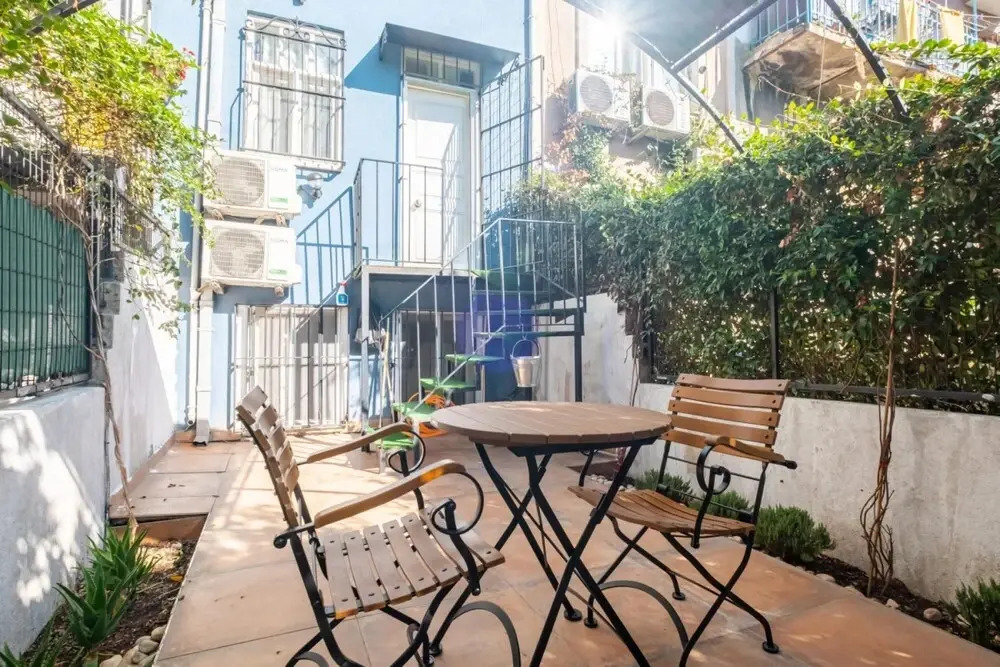 Flat With Backyard Near Taksim Square in Sisli