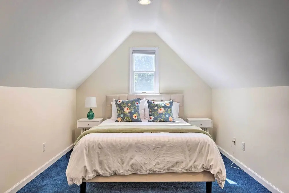 < 1 Mi to Beach: Luxury North Fork Retreat w/ Deck