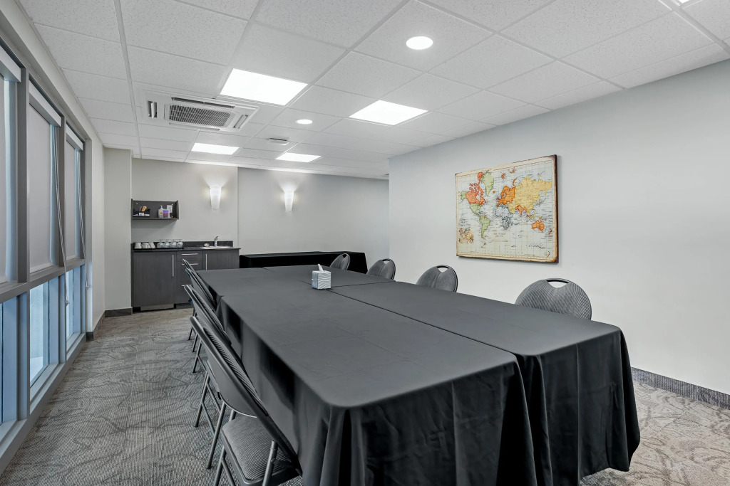 Best Western Plus Airport Inn & Suites