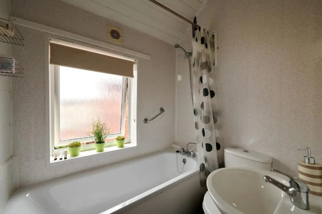 Maintenance, Transport, Medical Teams Bargain, 3 Bed Detached House, Mold, Sleeps 1 to 5