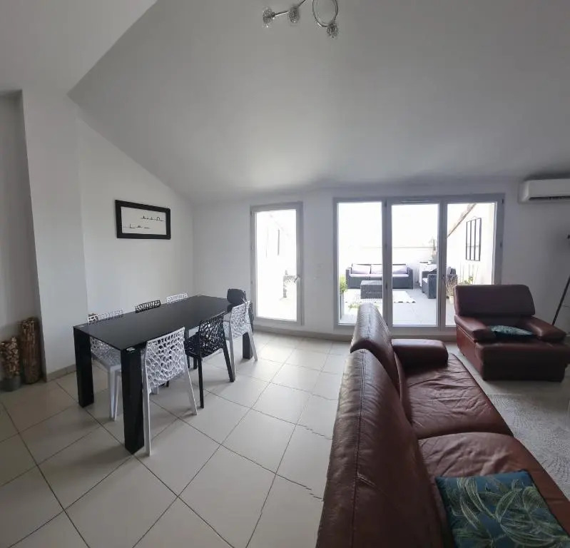 Superbe appartement en résidence - Salon de Prç