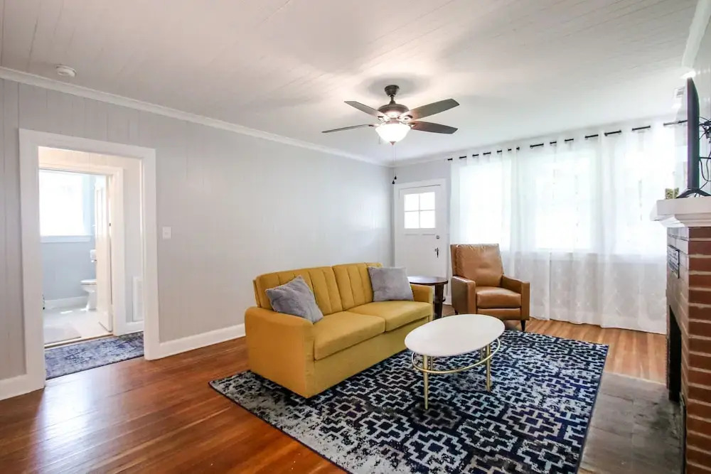 Historic Home for 7 with Apartment