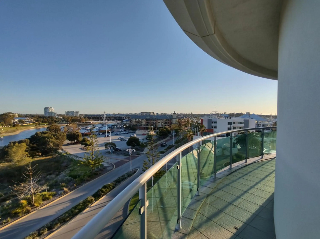 A 406 FANTASTIC OCEAN BEACH and MARINA VIEW APT - MANDURAH