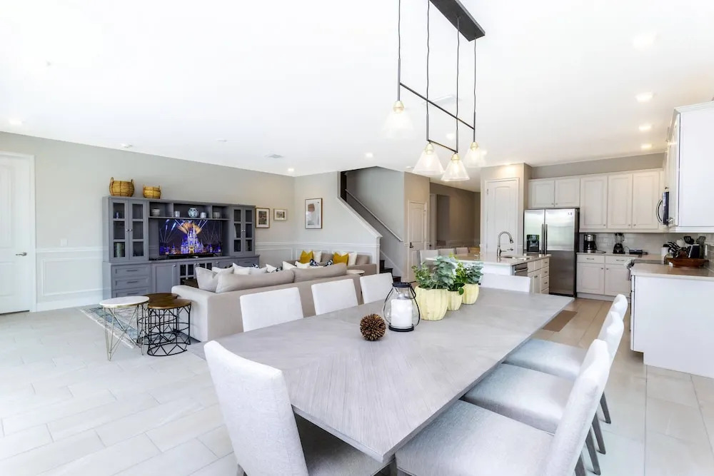 Gorgeous 8 Bedroom Single Home With Private Pool -ec7724
