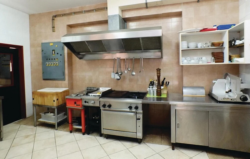 Amazing Home In Okrug Gornji