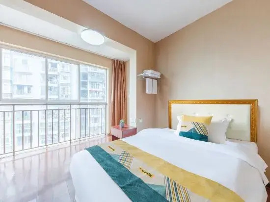 Qiqi Homestay (Chongqing West Station Store)