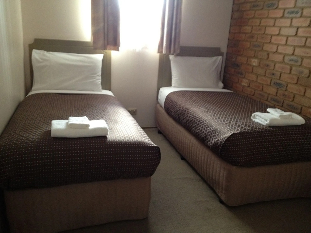 Golden Square Motor Inn