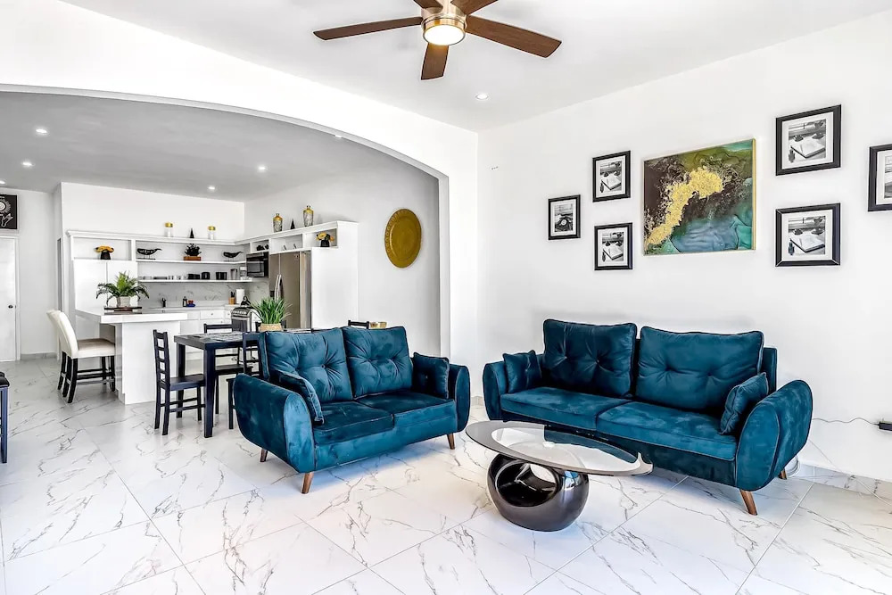Dog-friendly Home 3 Rows to Beach With Rooftop Deck, Pool, hot Tub, & Kitchen