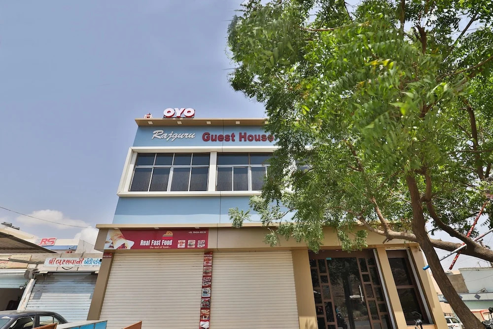 OYO 38589 Rajguru Guest House