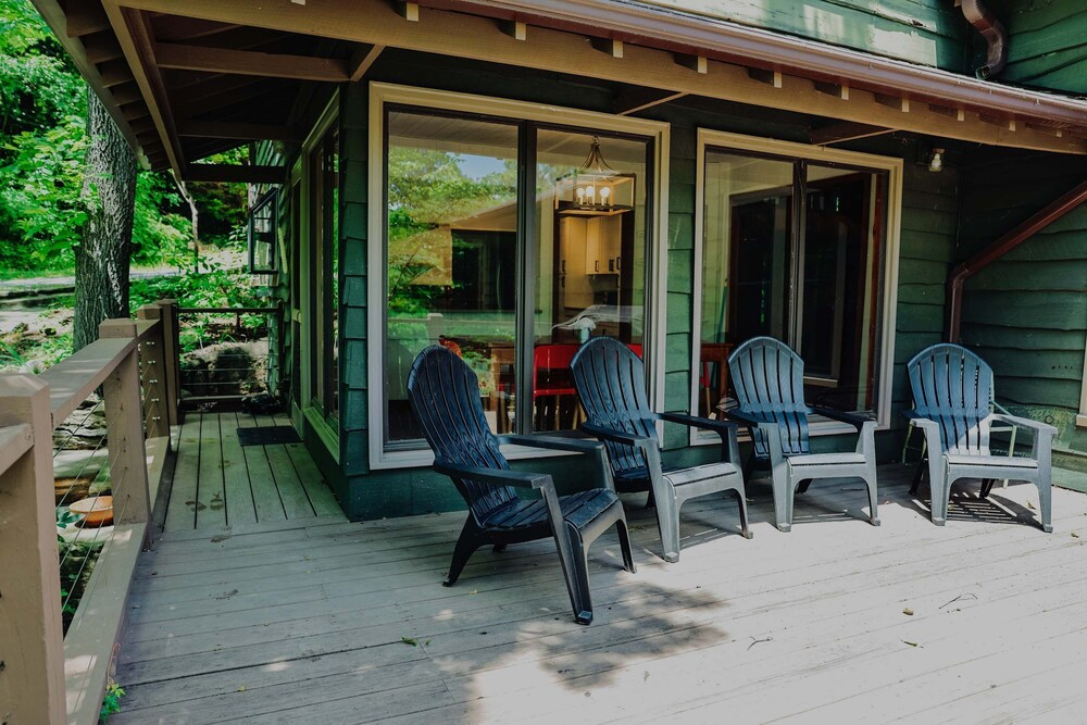 Spacious 6BR Compound w Fire Pit 15 Min to Town