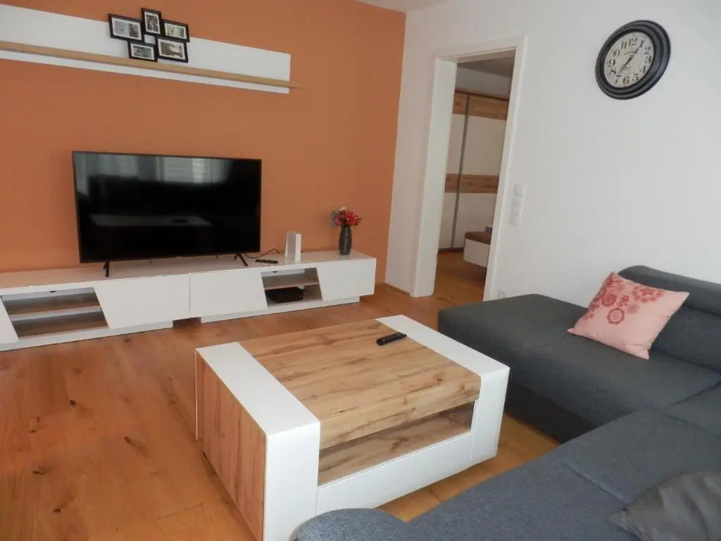 Spacious, Modern 1-bdrm Apt near VIC & Austria Ctr