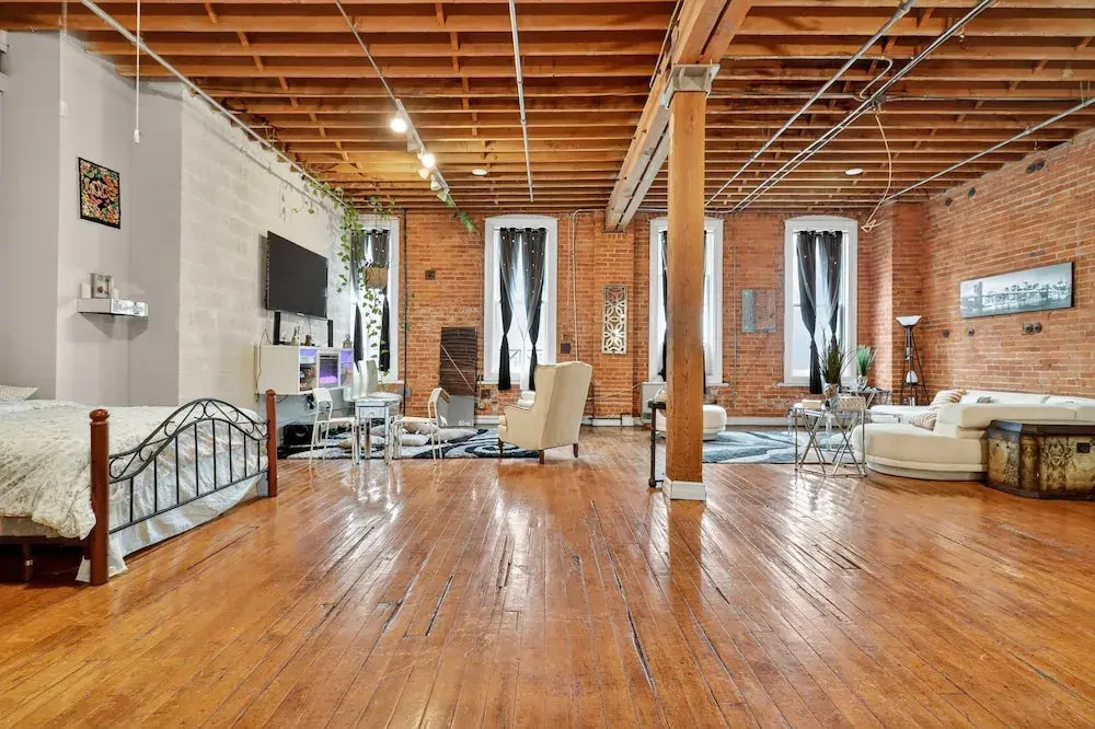 Huge 'man Cave' 2 Mins From Downtown Detroit 1 Bedroom Apts