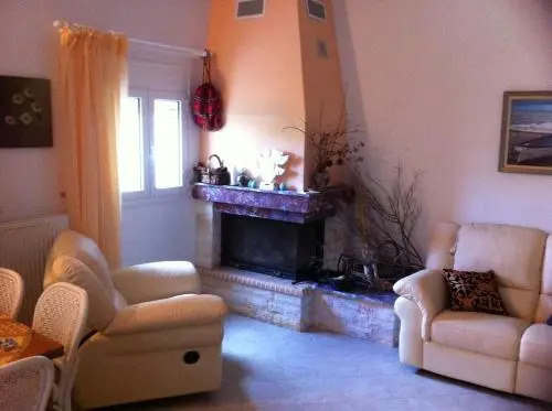 Family Apartment Ammoudi with shared mini-pool