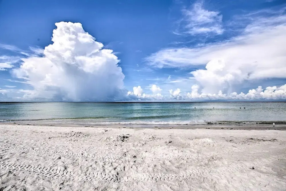 Beachfront Condo w/ Pool in Redington Shores