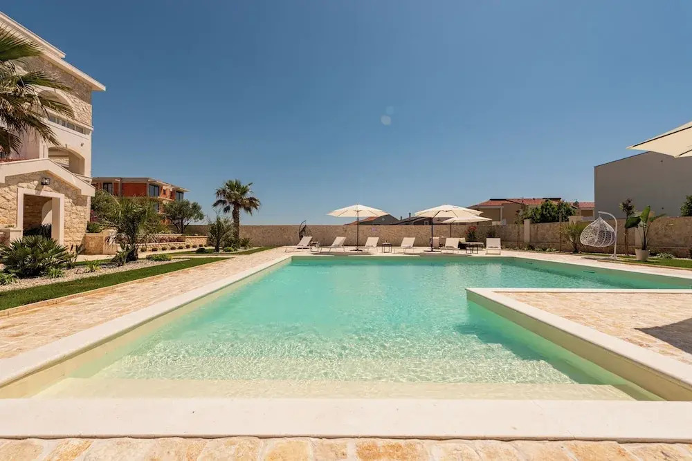 Exclusive Chateau Dabo Luxury Pool Apartments, Novalja