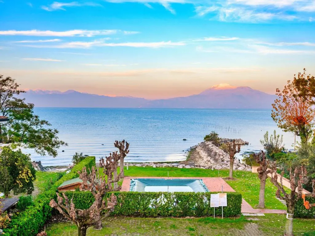 Casa Lugana 19 - monolocale con piscina direttamente a lago