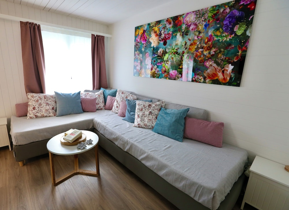 ALP APARTMENTS centre location with traditional design and self check-in