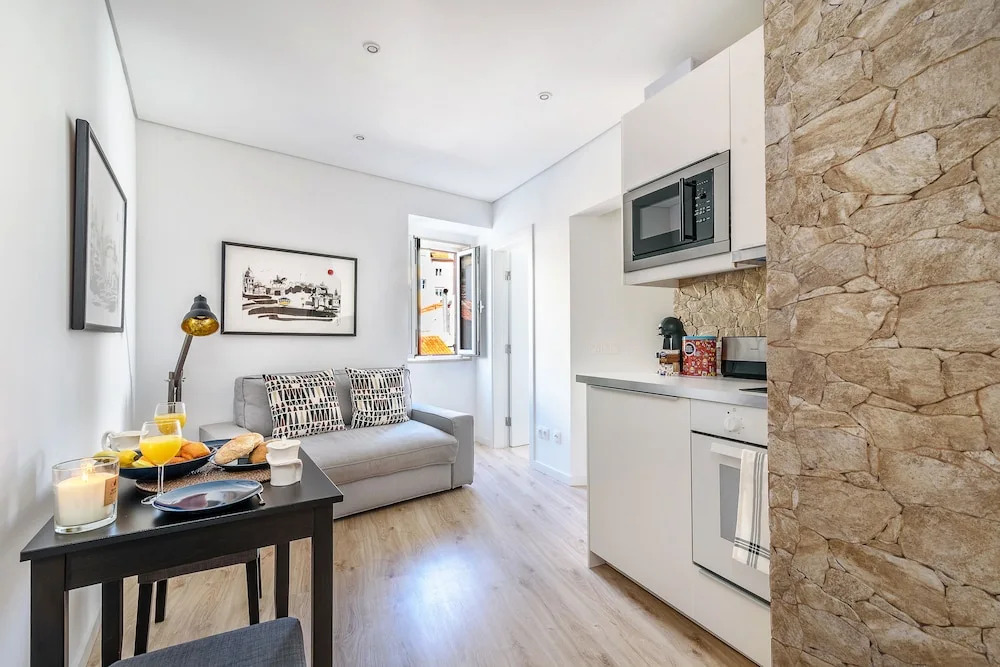 JOIVY Cosy 1-Bed Flat W/Seaview In Alfama
