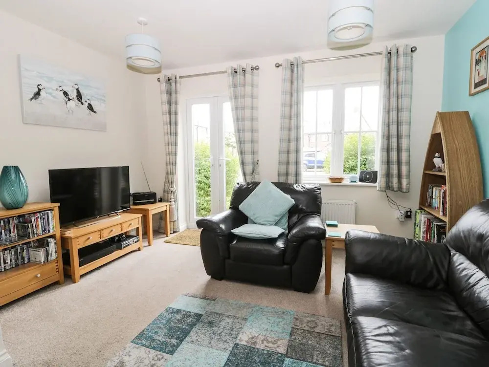 Puffin Lodge - Part of the The Bay Filey Holiday Village with pool, gym and direct beach access, pub, restaurant, tennis and meadows walks