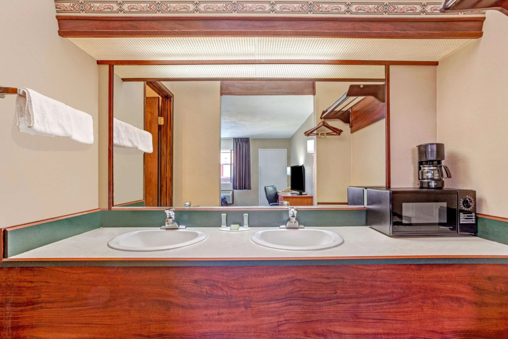 Super 8 by Wyndham Albany Corvallis