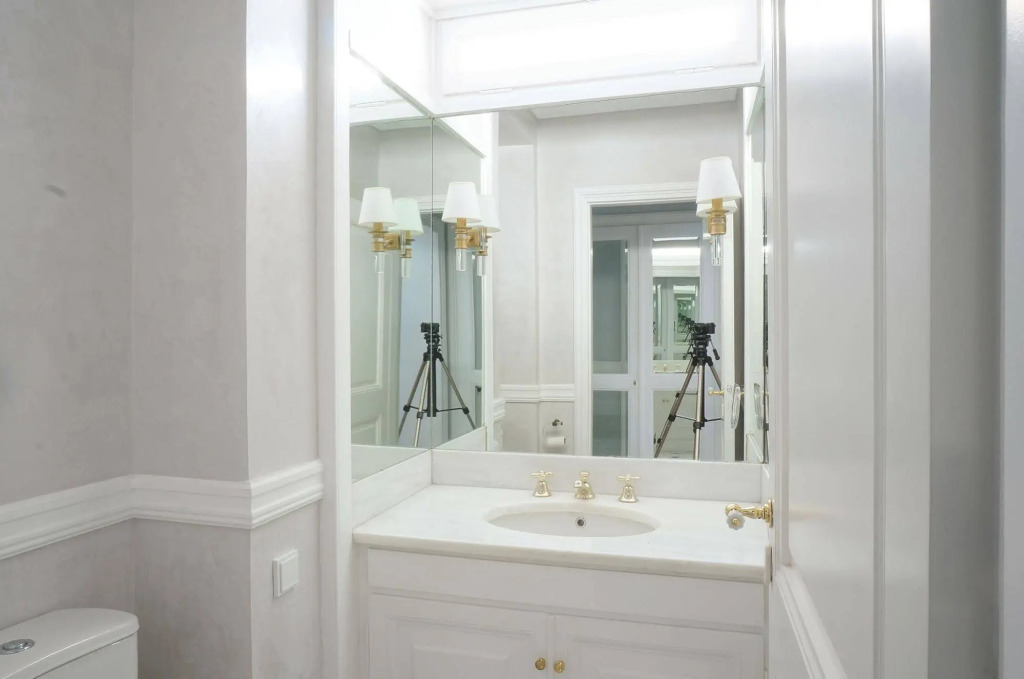 The White House in Plaka by JJ Hospitality