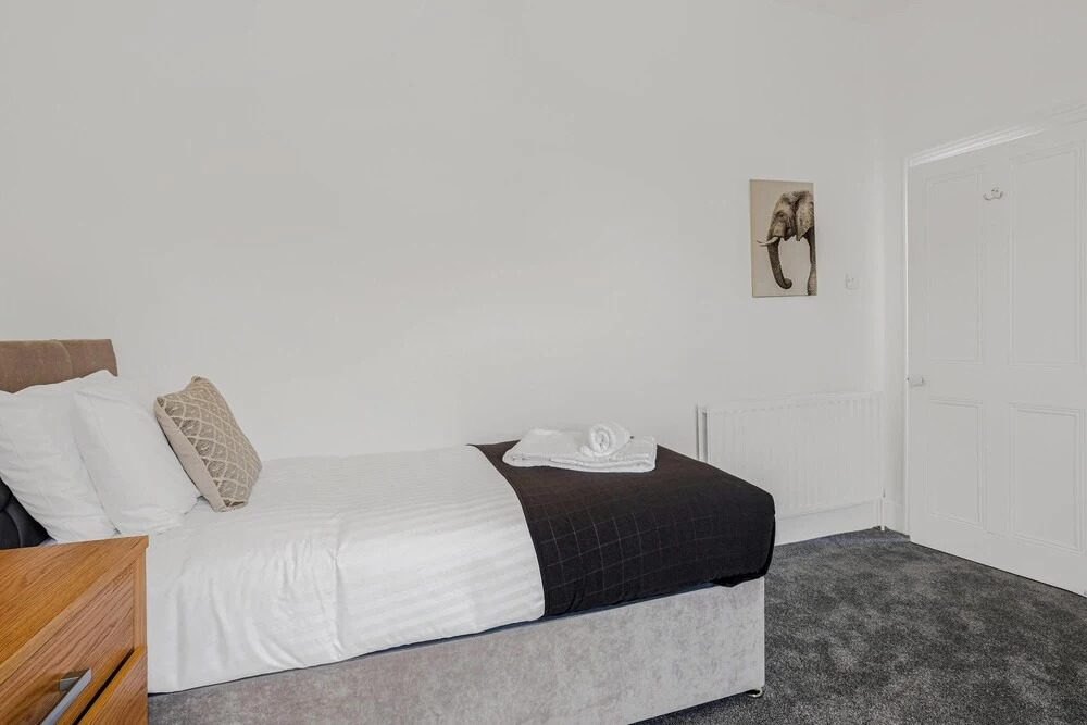 Heathrow Living Stanwell Serviced House
