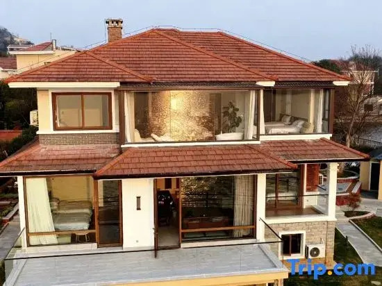Mulan Lake View Villa: See Mountains & Gaze at Sea