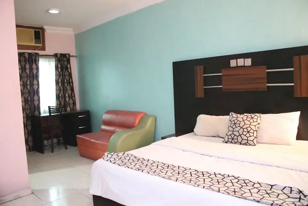 SENATORS SUITES and TOWERS HOTEL