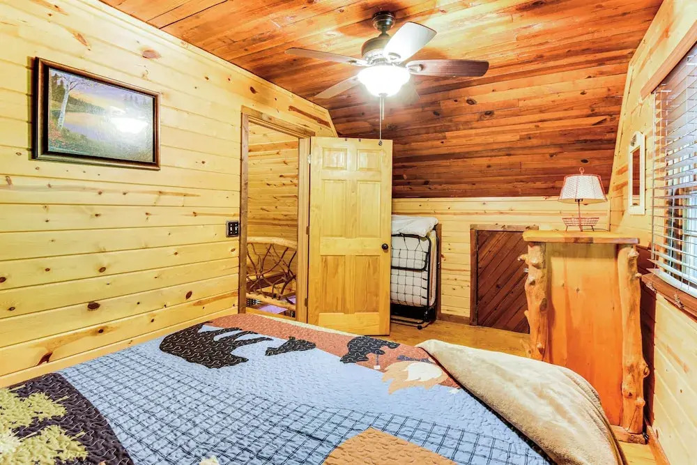 5 Mi to Unicoi State Park & Lake: Hot Tub Haven!