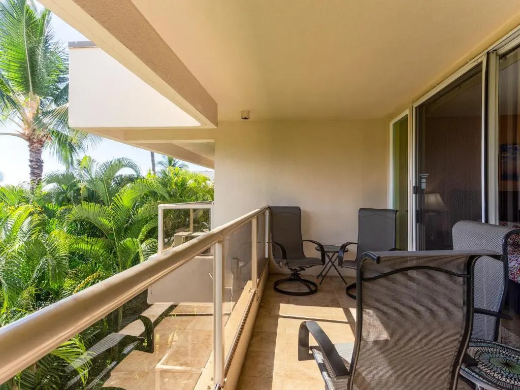 Maui Banyan T-305 - Ocean View Beach Condo for 10