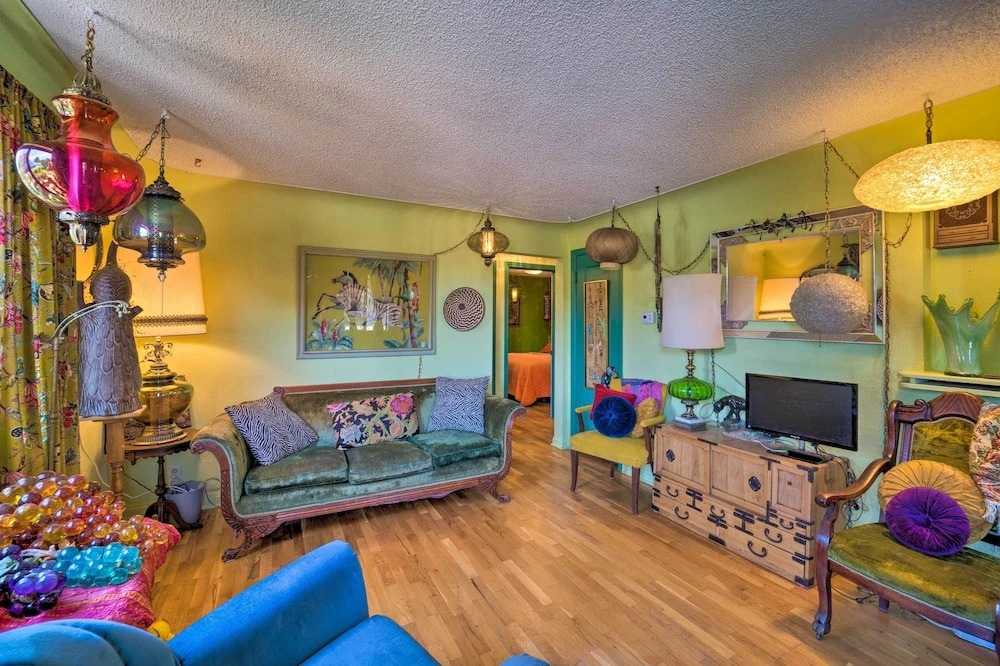 Walk to Olde Town Arvada - 1940 Vintage Bungalow!