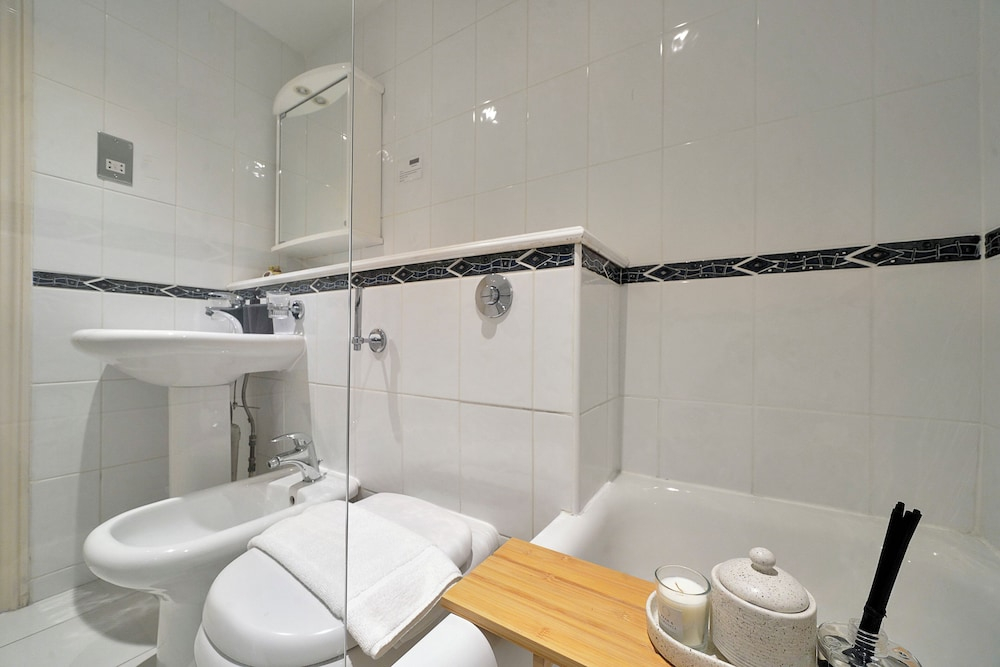 Hertford Flat 13