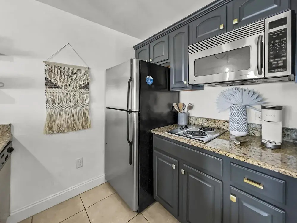 Sea La Vie 1 Bedroom Condo by RedAwning