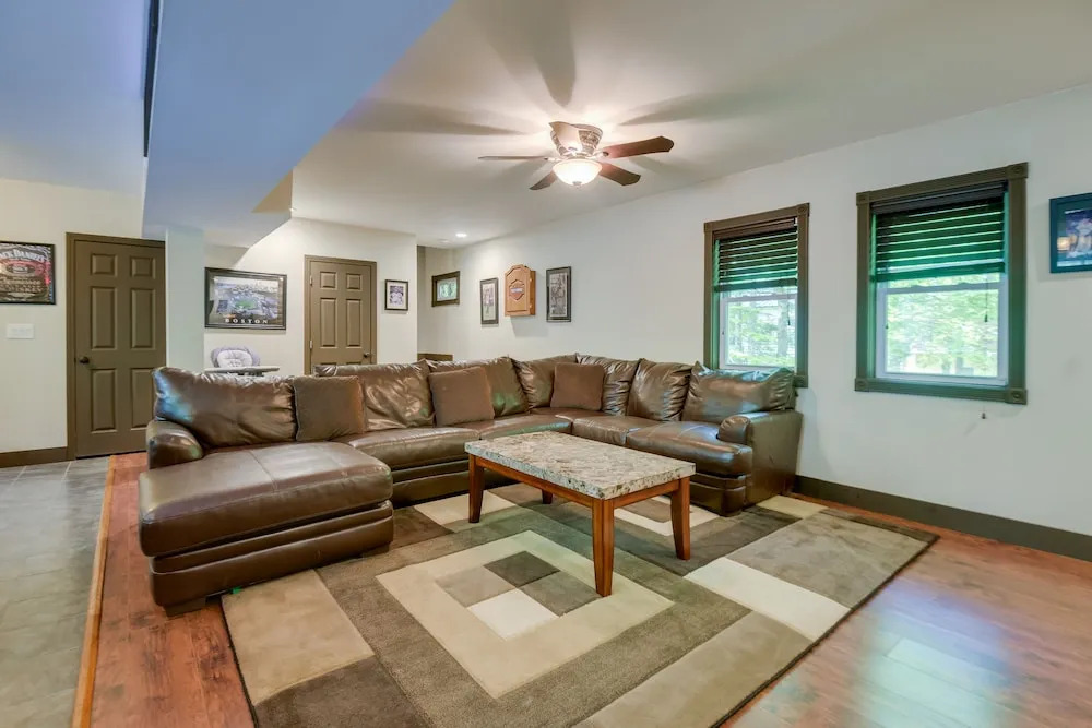 Quaint Naples Cottage: Walk to Trickey Pond & Cove