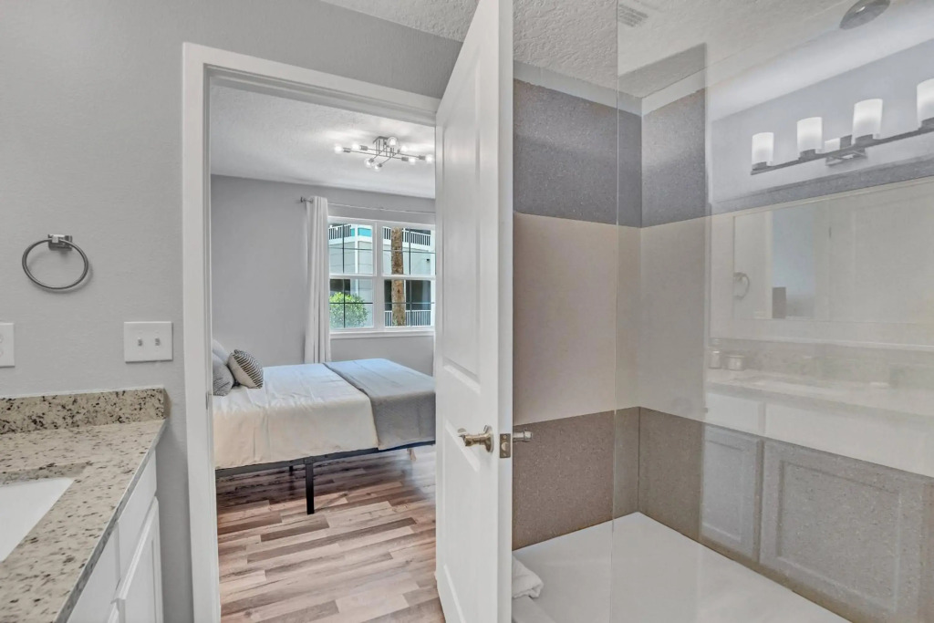2 Bedroom Vacation Condo (2011)