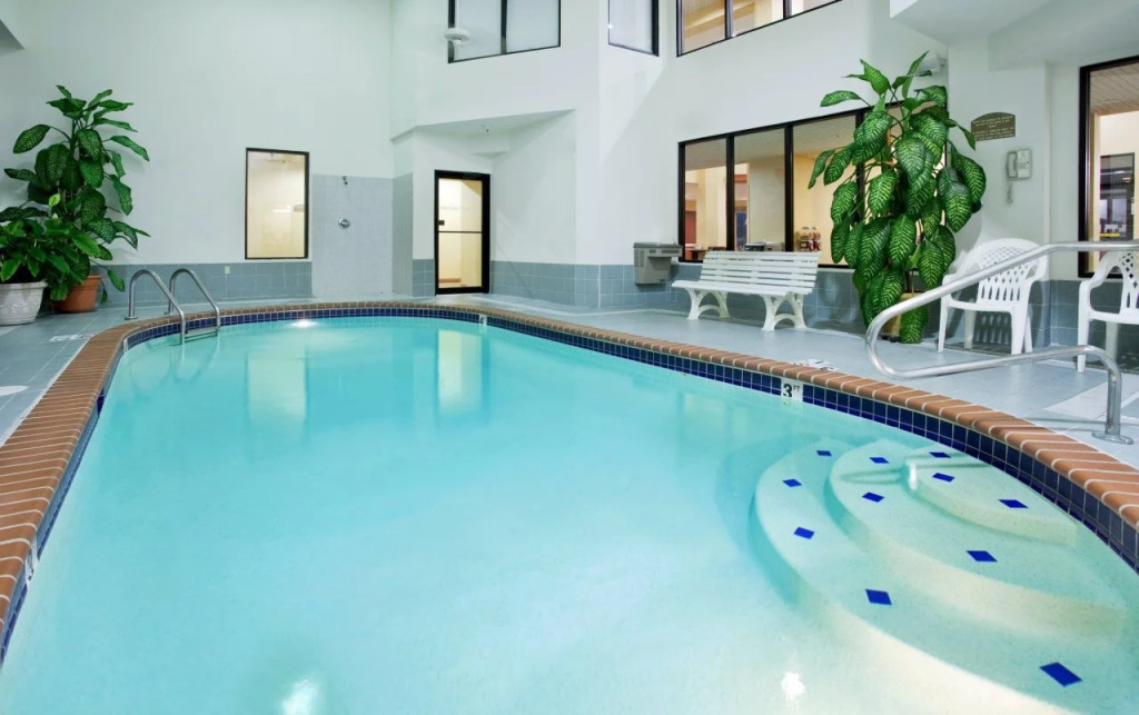 Holiday Inn Express Hotel & Suites Fenton/I-44 by IHG
