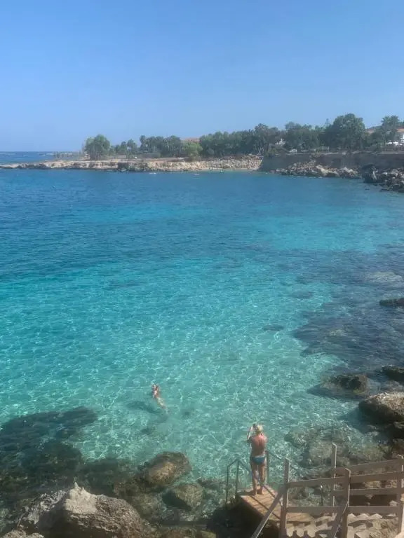 One-bedroom beach apartment, 30m from the best beach