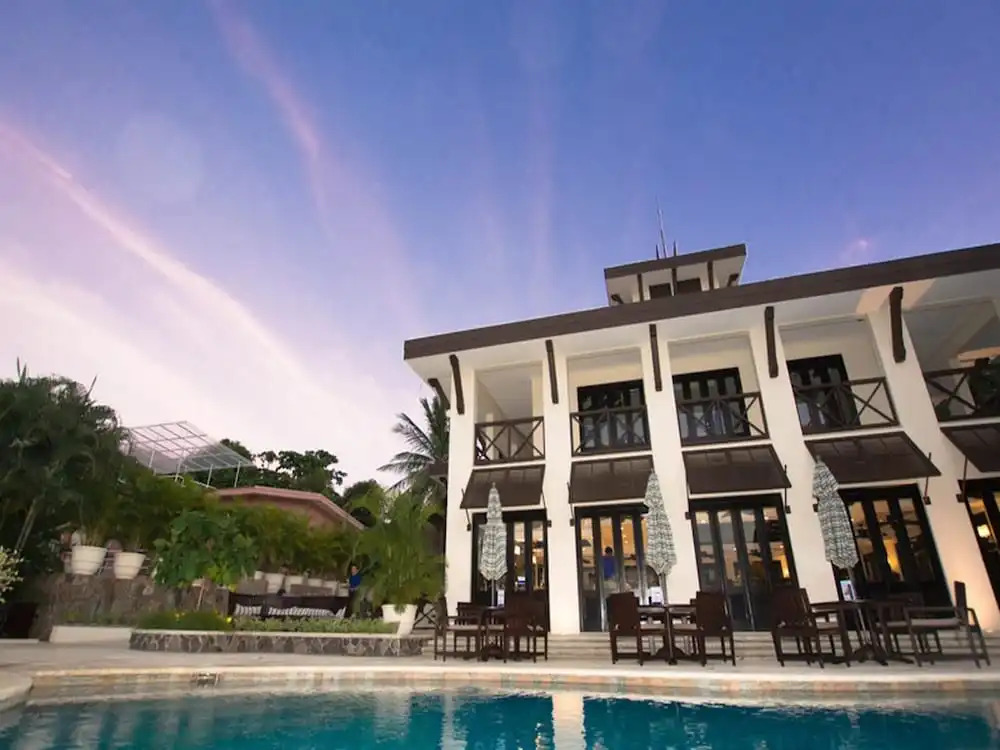 Dazzling end unit in Coco with extra windows and lots of light sleeps 8