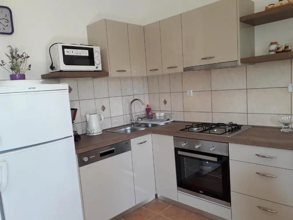 Apartmani Roza Lopar
