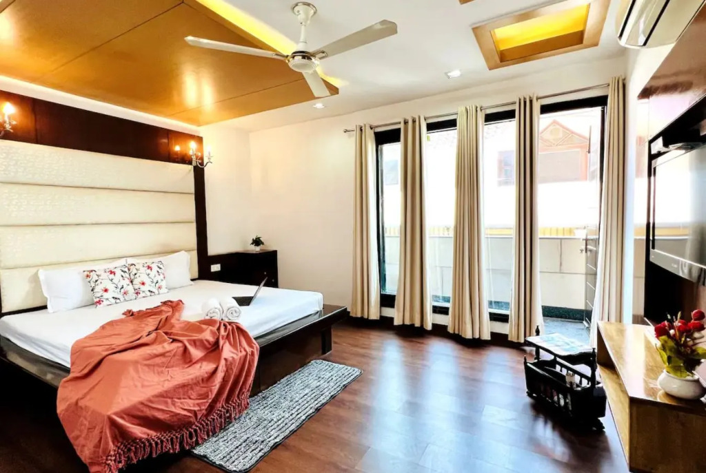 BluO 3BHK Green Park, Private Garden - Balcony