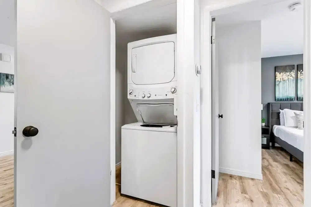 Charming 2BR w King Queen Close to SLC